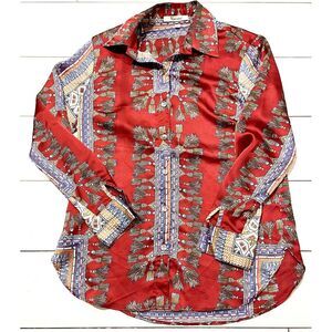Vipavadee button up with red‎ background and tassel designs size Small